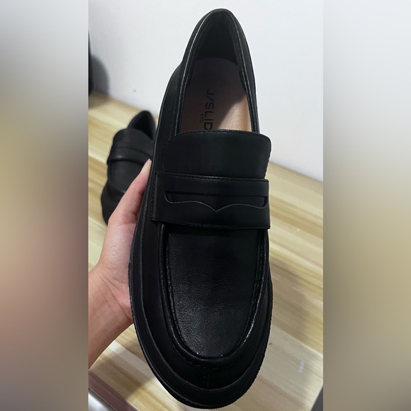 Classic Black Leather Slip-On Loafers - Picture 2 of 9